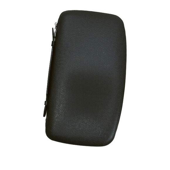Louis Vuitton Case Taiga Travel Atoll Black - Picture 1 of 3
